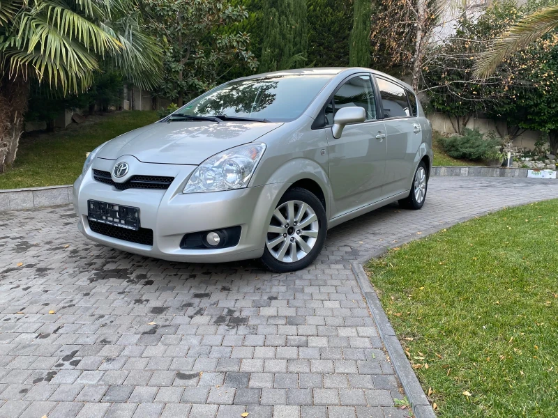 Toyota Corolla verso 2.2 D-4D, снимка 1 - Автомобили и джипове - 48344239