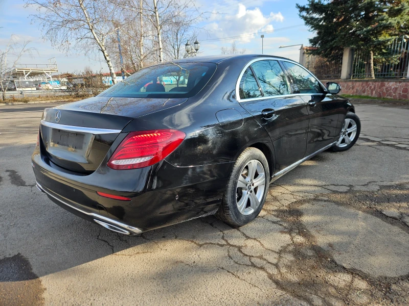 Mercedes-Benz E 220 AMG ПАКЕТ/ЛИЗИНГ, снимка 9 - Автомобили и джипове - 48435592