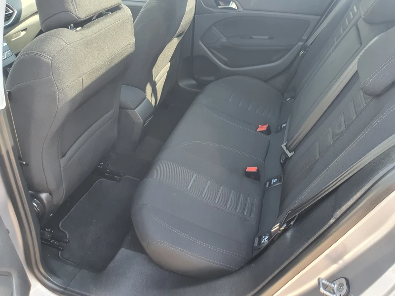 Peugeot 308 1.2 e-THP ALLURE PANORAMA FUL LED, снимка 11 - Автомобили и джипове - 50239135