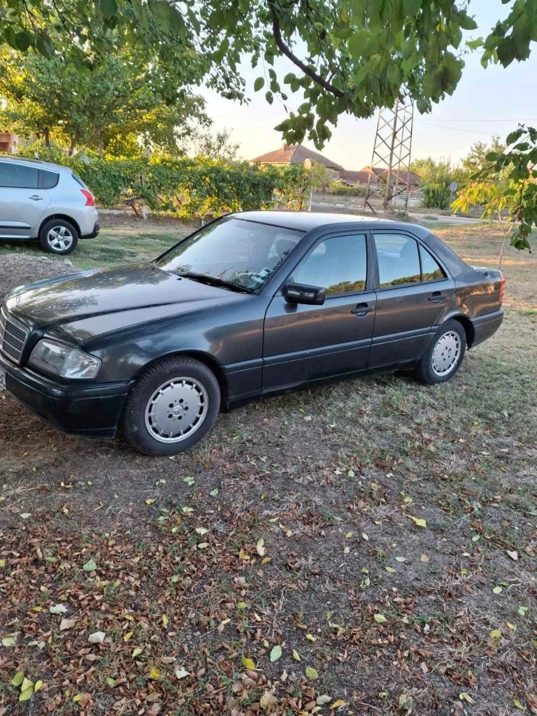 Mercedes-Benz C 180, снимка 2 - Автомобили и джипове - 55803820