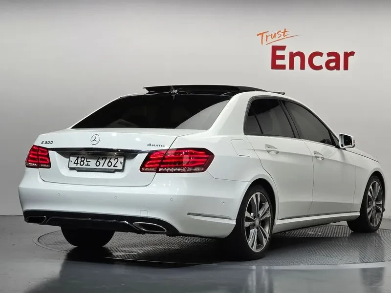 Mercedes-Benz E 300 4Matic Avantgarde - САМО 30% АВАНС, снимка 4 - Автомобили и джипове - 56002491