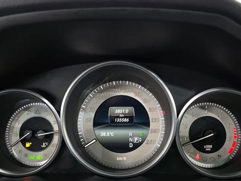 Mercedes-Benz E 300 4Matic Avantgarde - САМО 30% АВАНС, снимка 16 - Автомобили и джипове - 56002491