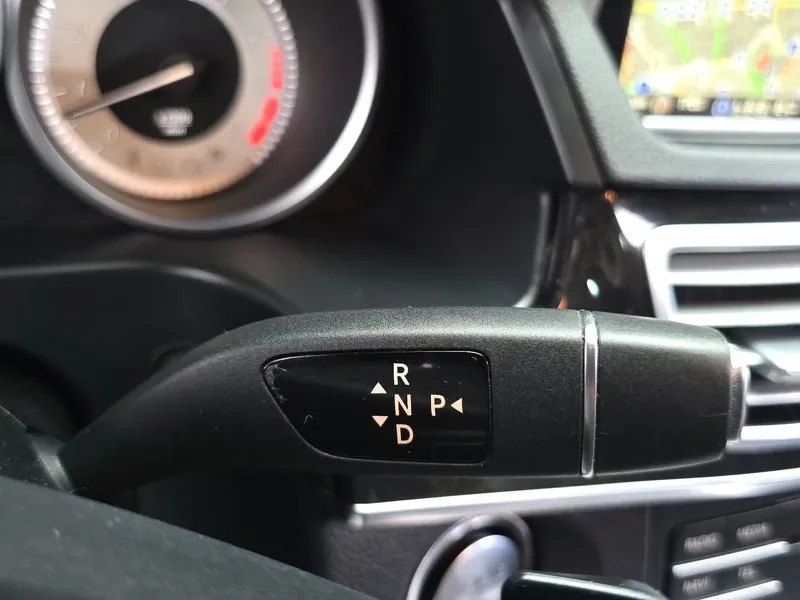 Mercedes-Benz E 300 4Matic Avantgarde - САМО 30% АВАНС, снимка 17 - Автомобили и джипове - 56002491