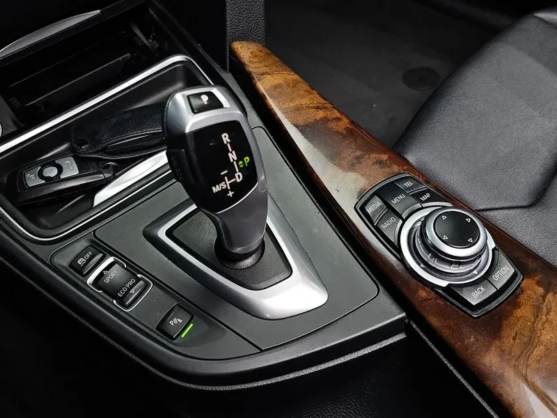 BMW 320 d xDrive - САМО 30% АВАНС, снимка 9 - Автомобили и джипове - 56016276