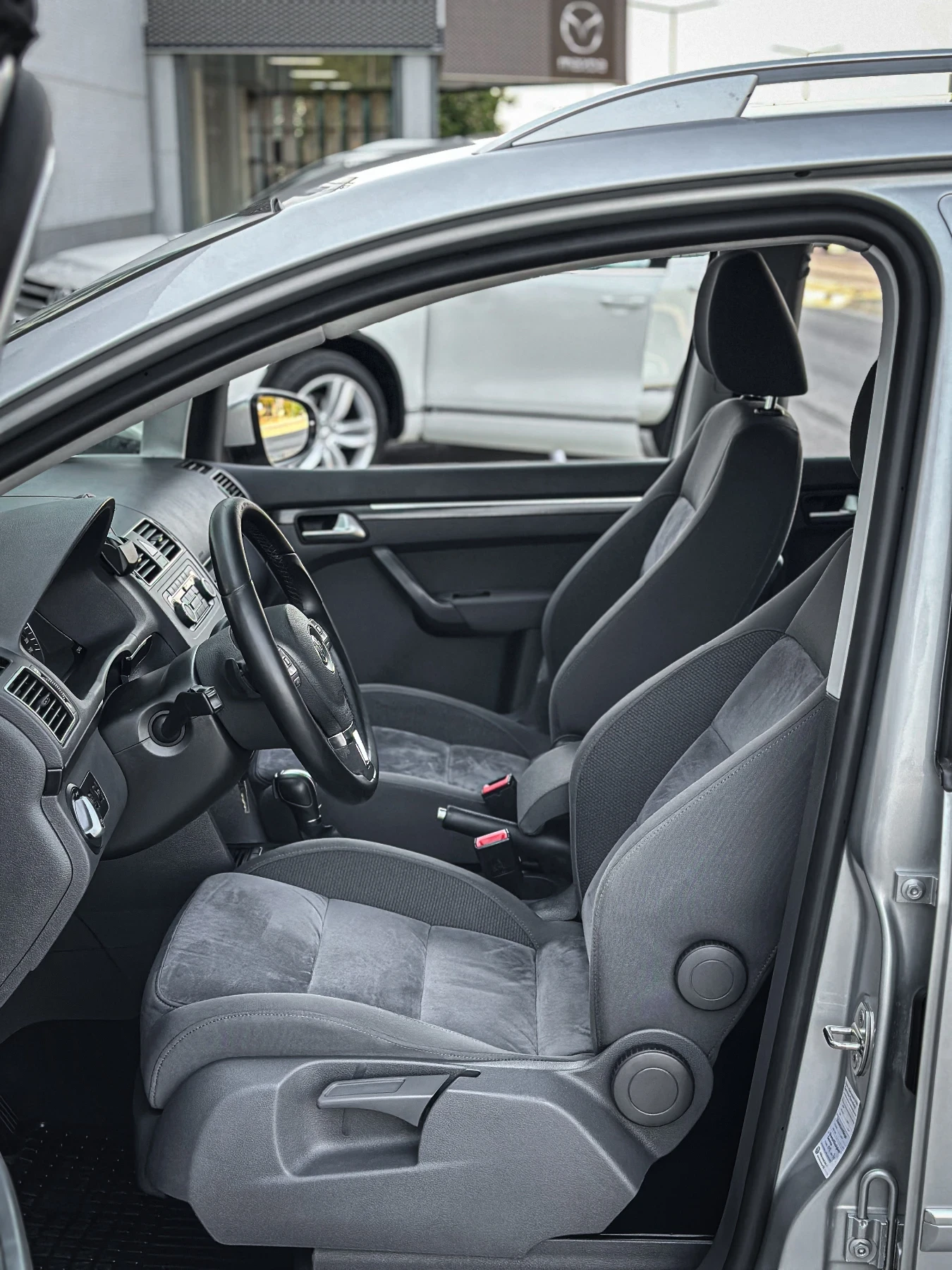 VW Touran 2.0TDI FULL DSG - изображение 10