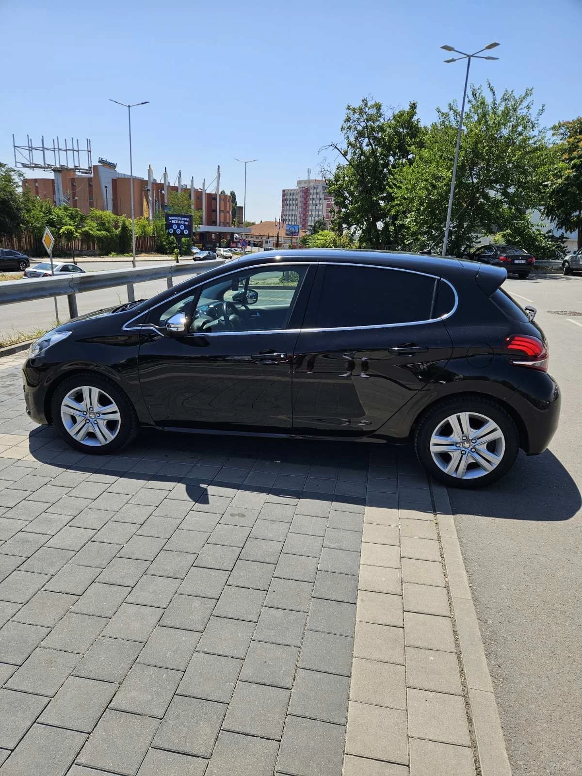 Peugeot 208  - изображение 5