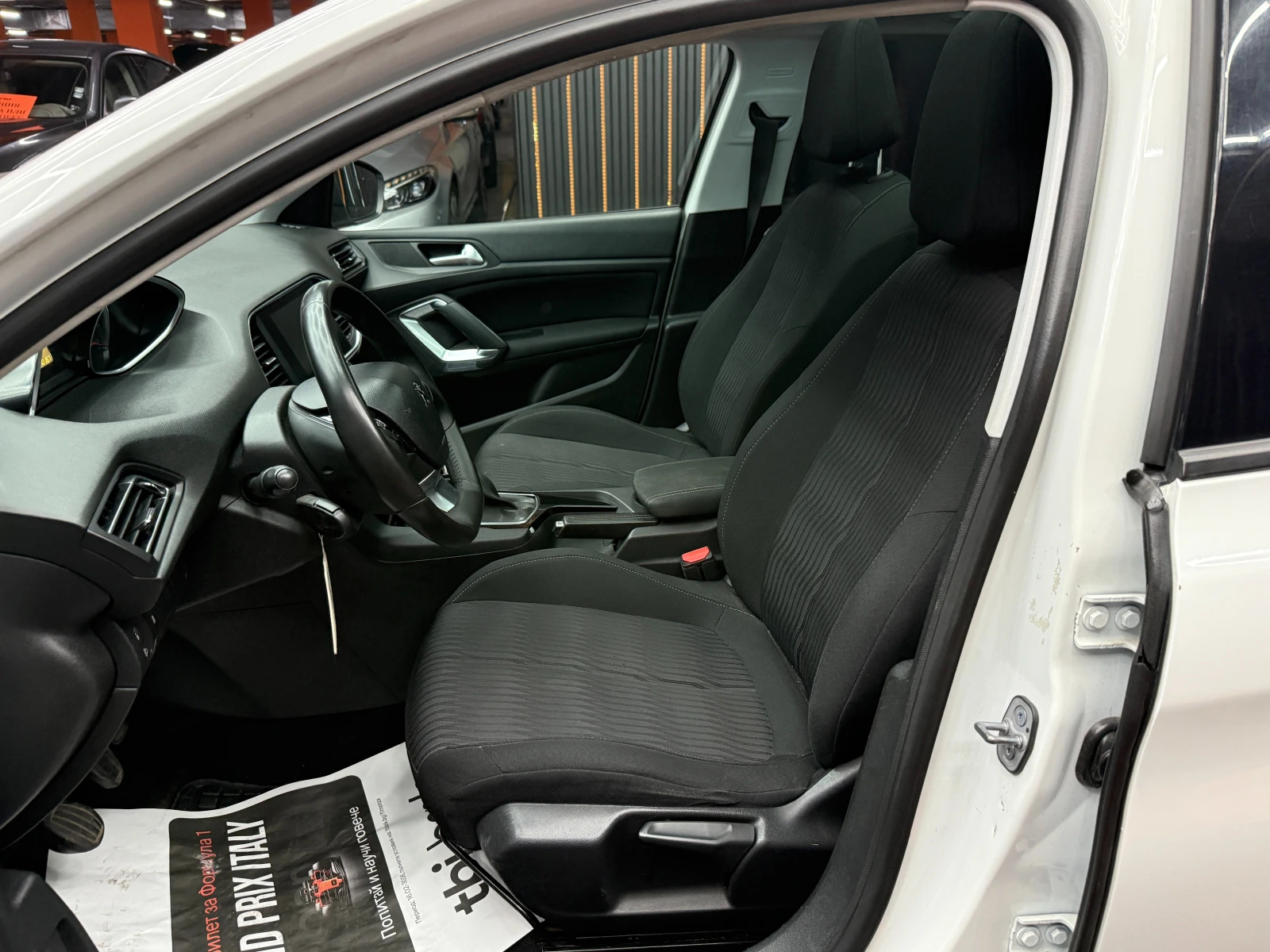 Peugeot 308 1.6d 92 к.с./ГАРАНЦИЯ/БАРТЕР/ЛИЗИНГ/КОМЕНТАР, снимка 7 - Автомобили и джипове - 51043300