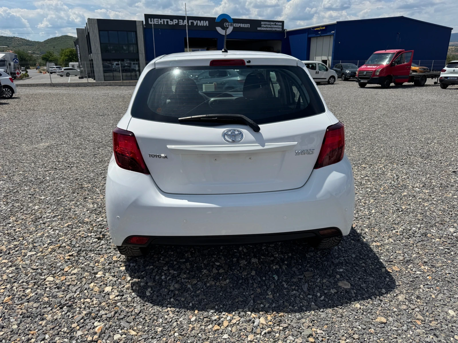 Toyota Yaris 1.0 EURO 6 - изображение 6