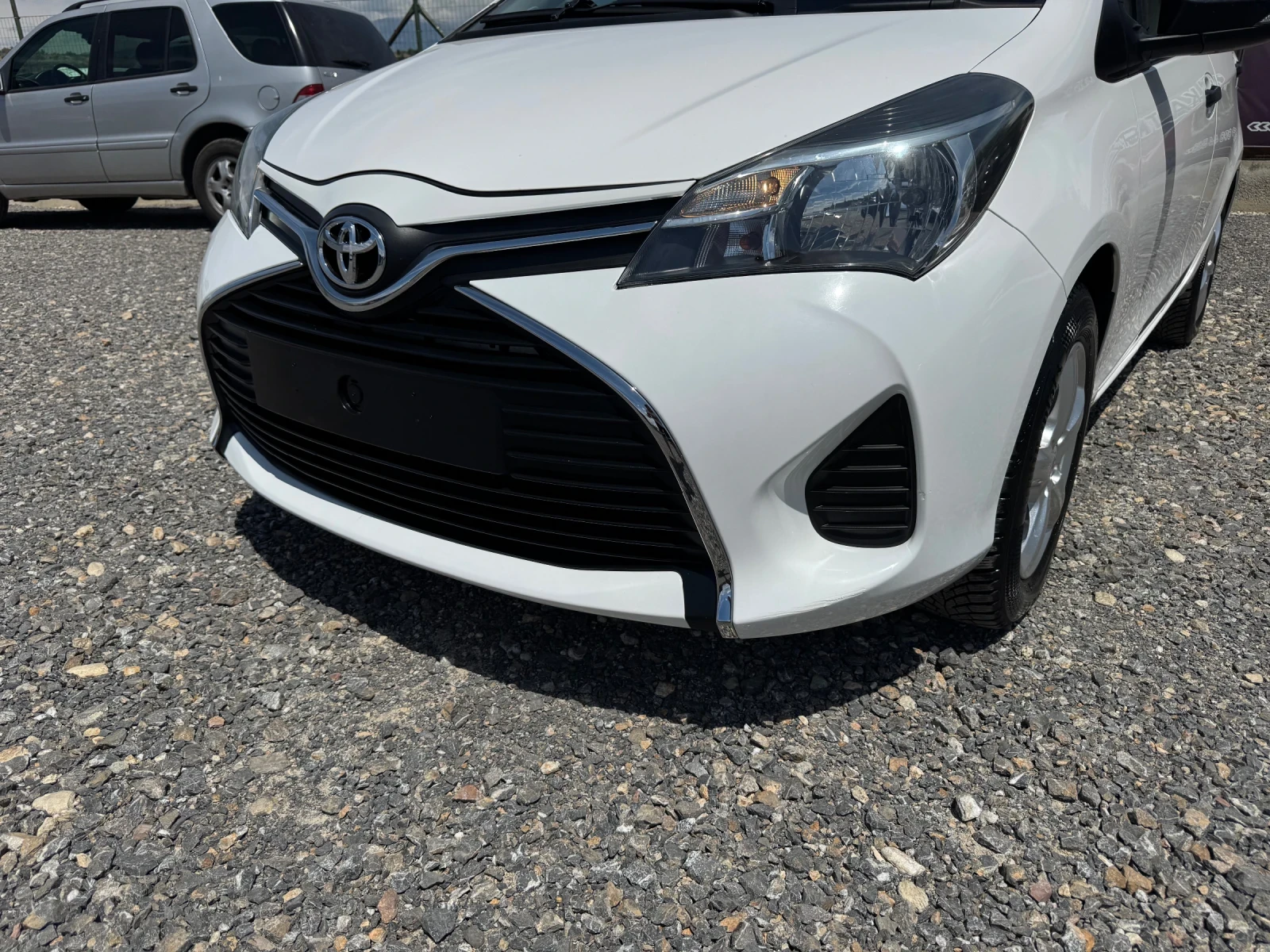Toyota Yaris 1.0 EURO 6 - изображение 4