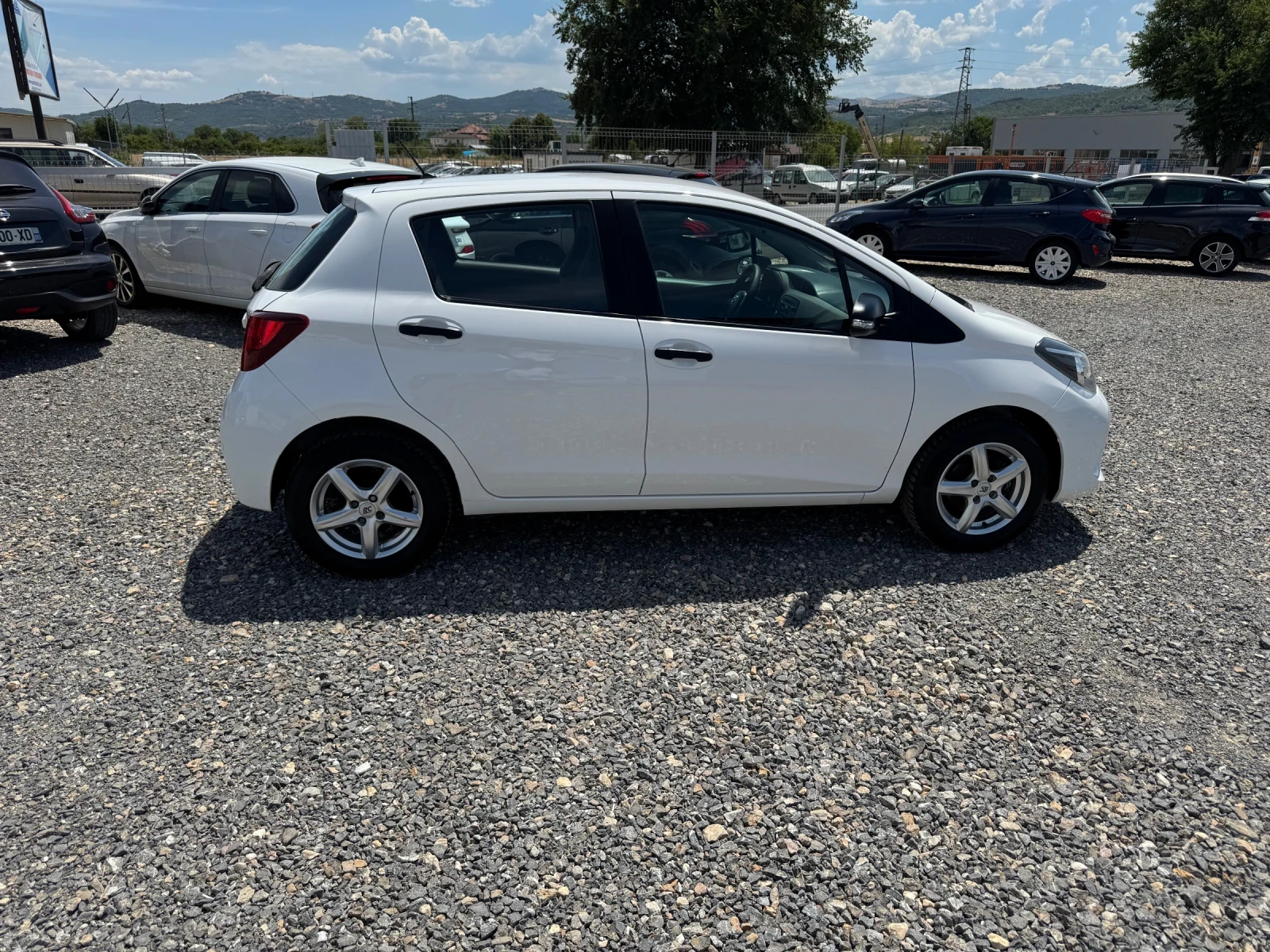 Toyota Yaris 1.0 EURO 6 - изображение 7
