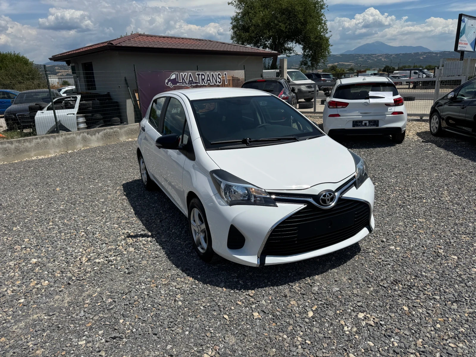 Toyota Yaris 1.0 EURO 6 - изображение 2