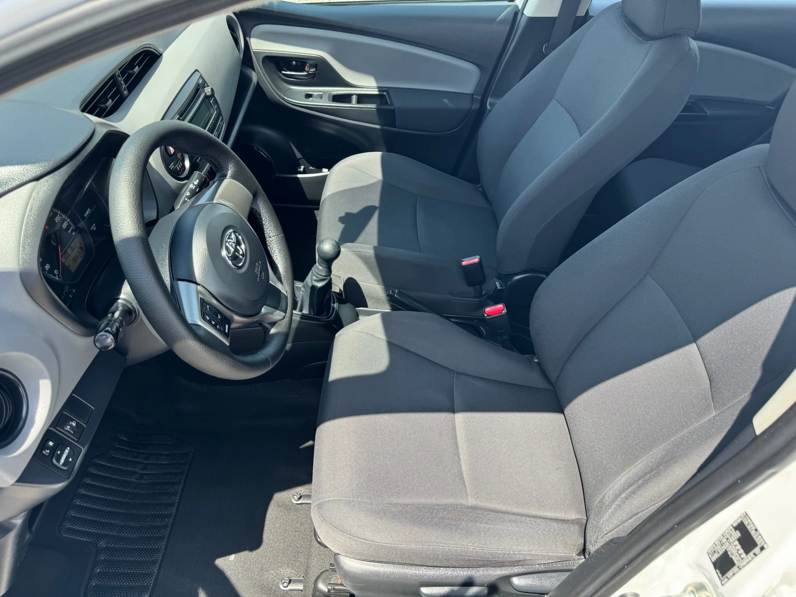 Toyota Yaris 1.0 EURO 6 - изображение 10