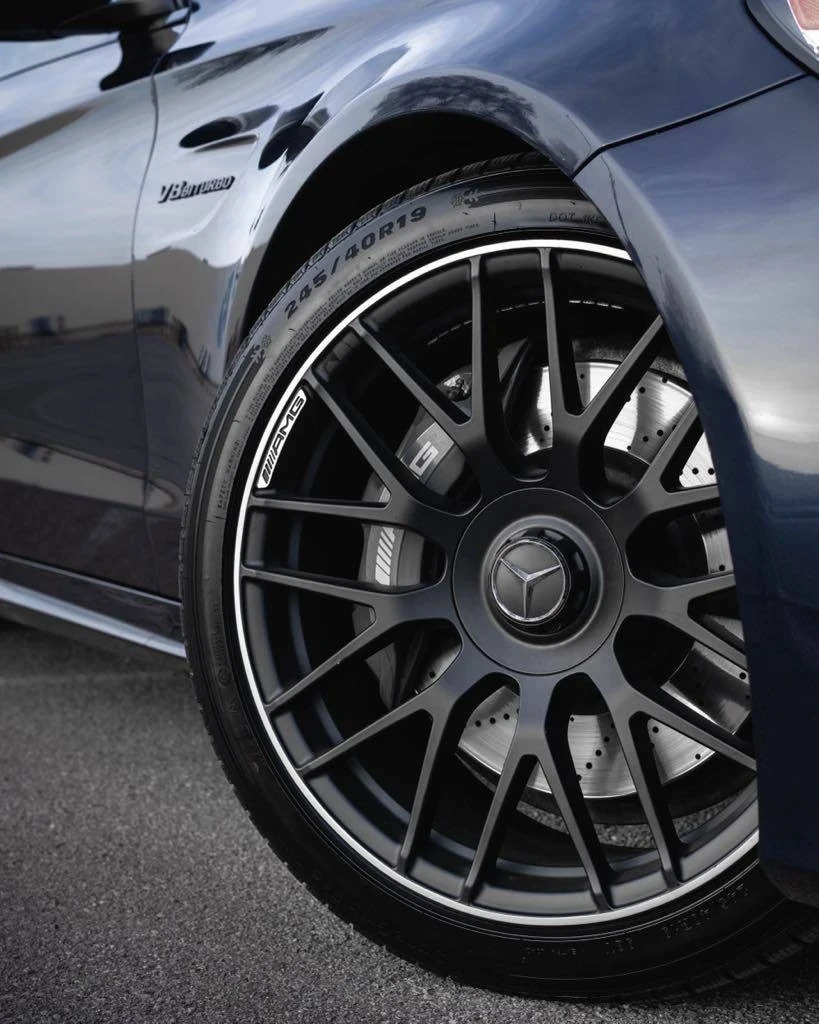 Mercedes-Benz C 63 AMG  - изображение 10