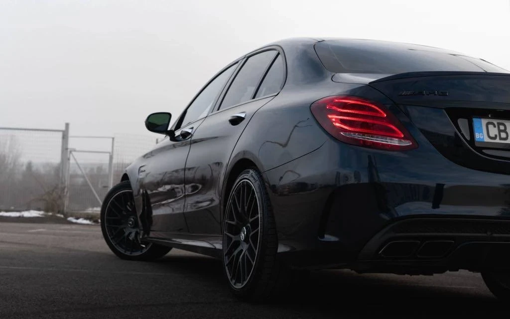 Mercedes-Benz C 63 AMG  - изображение 7