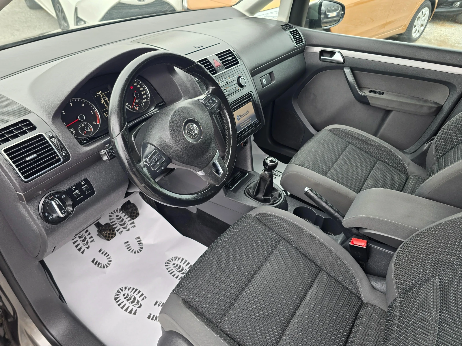 VW Touran 1.6TDI-105K.C-7MESTA - изображение 9