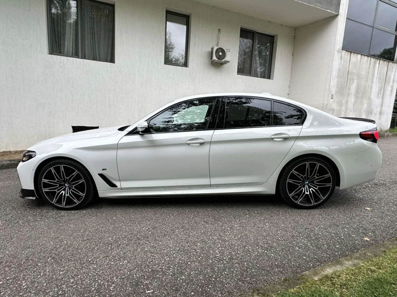 BMW 540 I / X-DRIVE / M-OPTIC / FACE - изображение 4