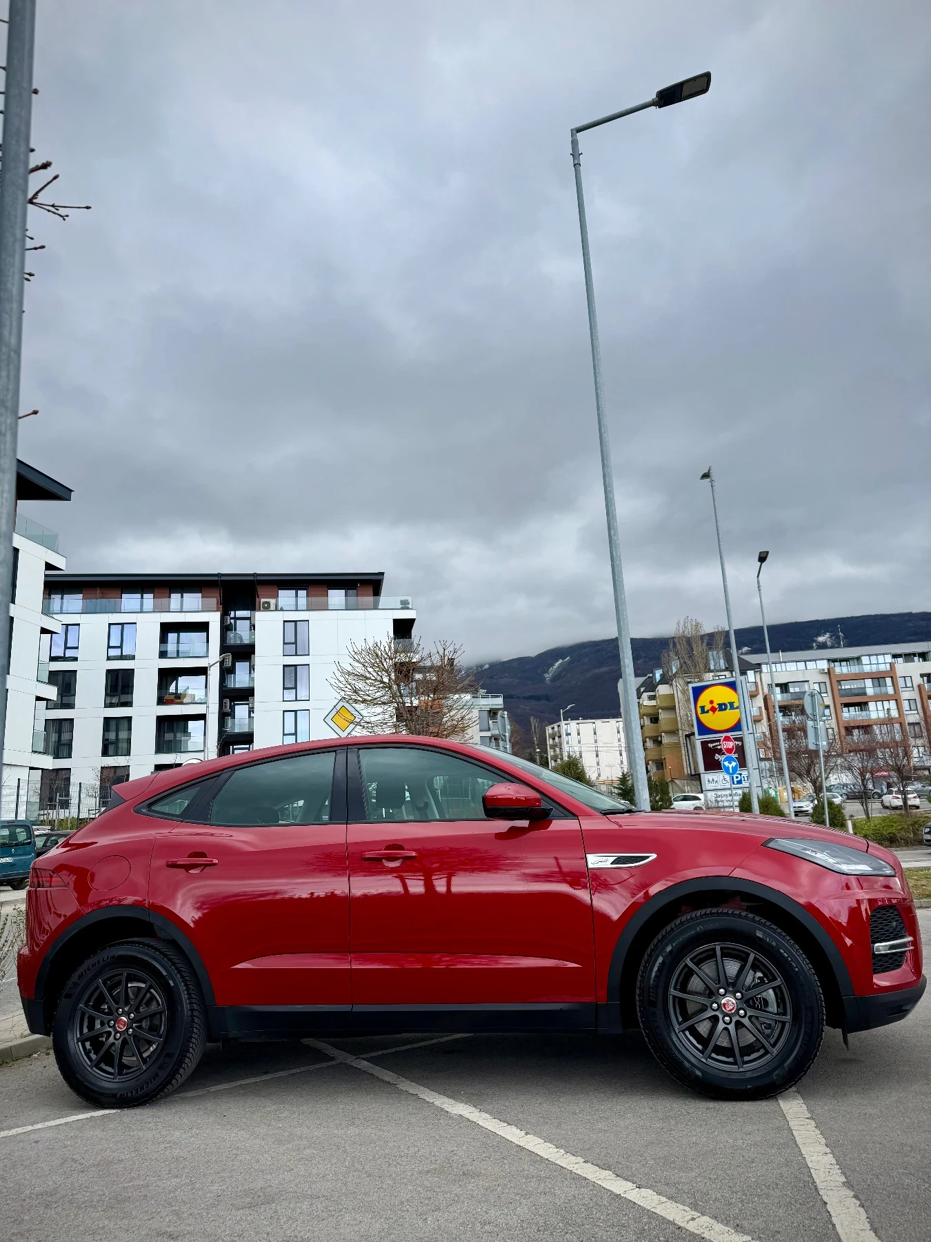 Jaguar E-pace 64000 км, Гаранция.  , снимка 3 - Автомобили и джипове - 53938604