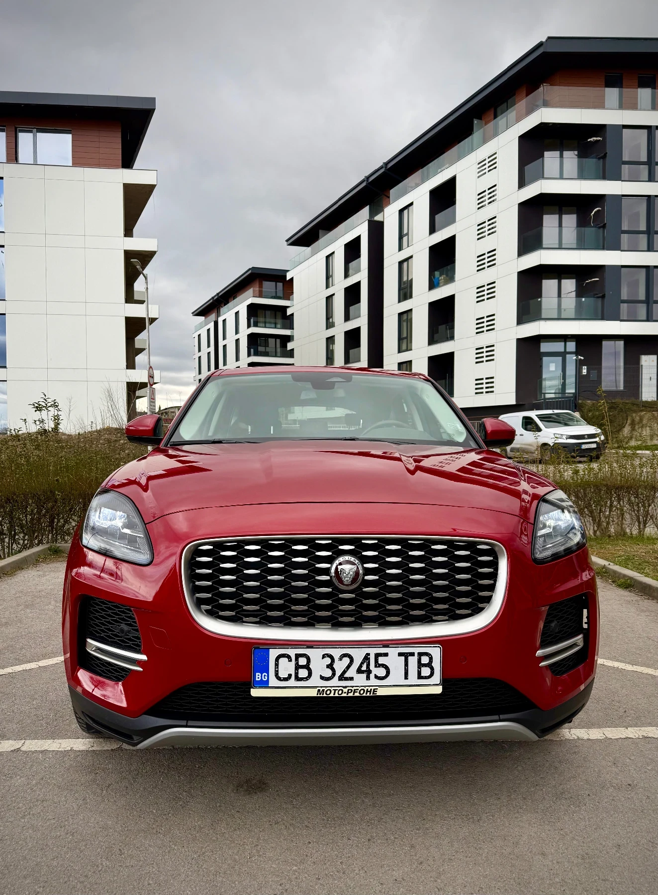 Jaguar E-pace 64000 км, Гаранция.  