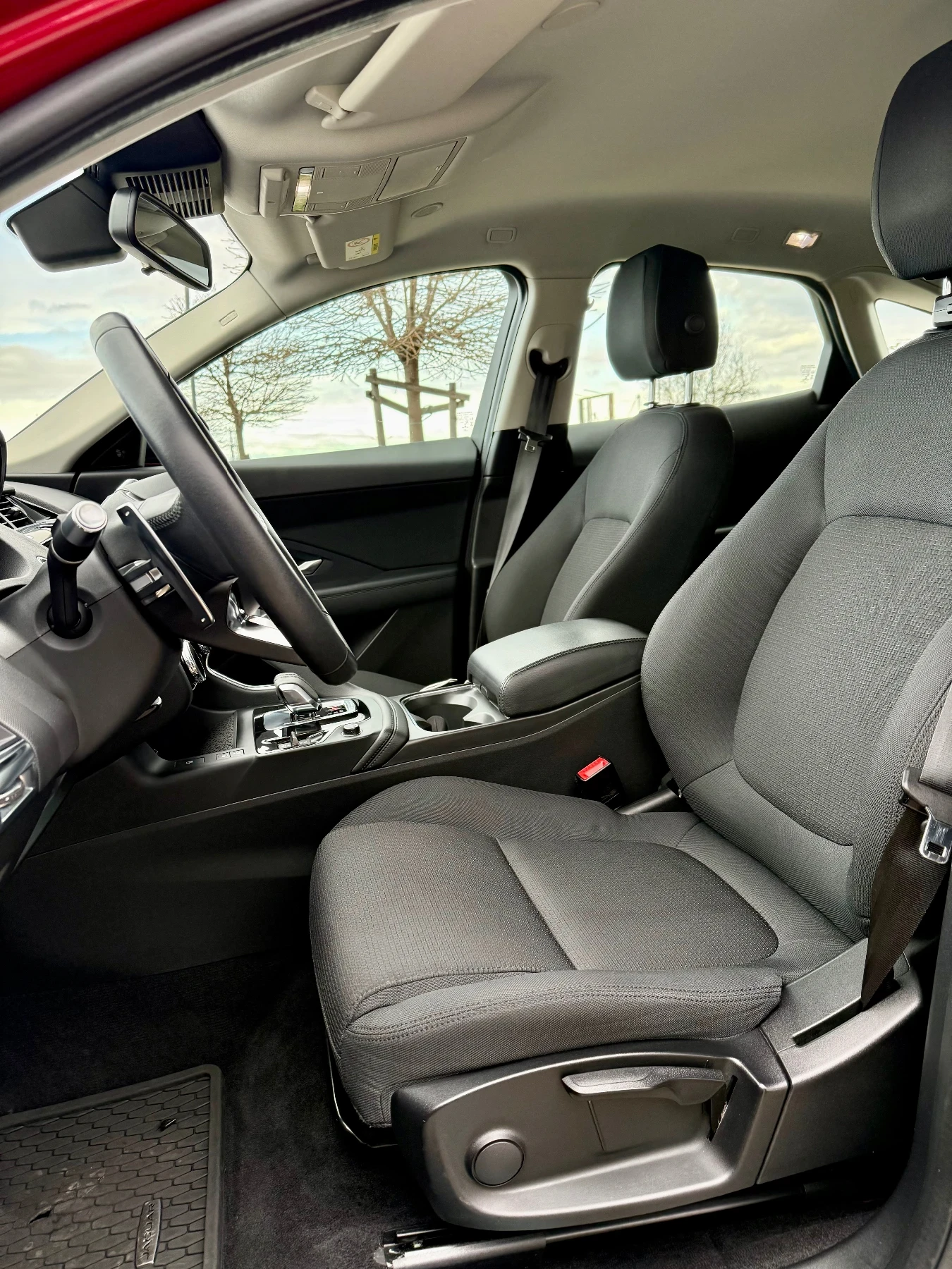 Jaguar E-pace 64000 км, Гаранция.  , снимка 8 - Автомобили и джипове - 53938604