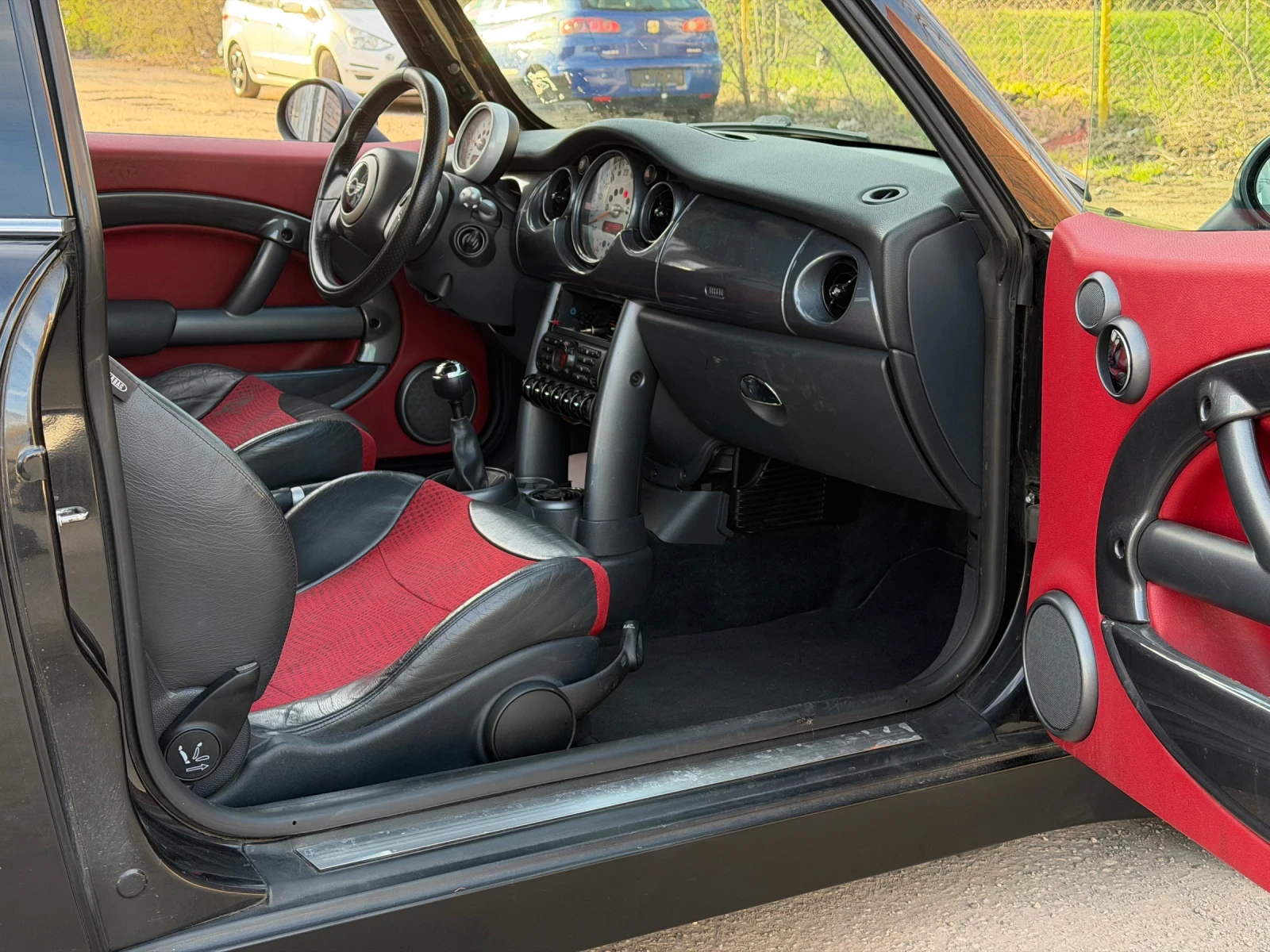 Mini Cooper 1.6i 116к.с * Климатроник* , снимка 11 - Автомобили и джипове - 54115297