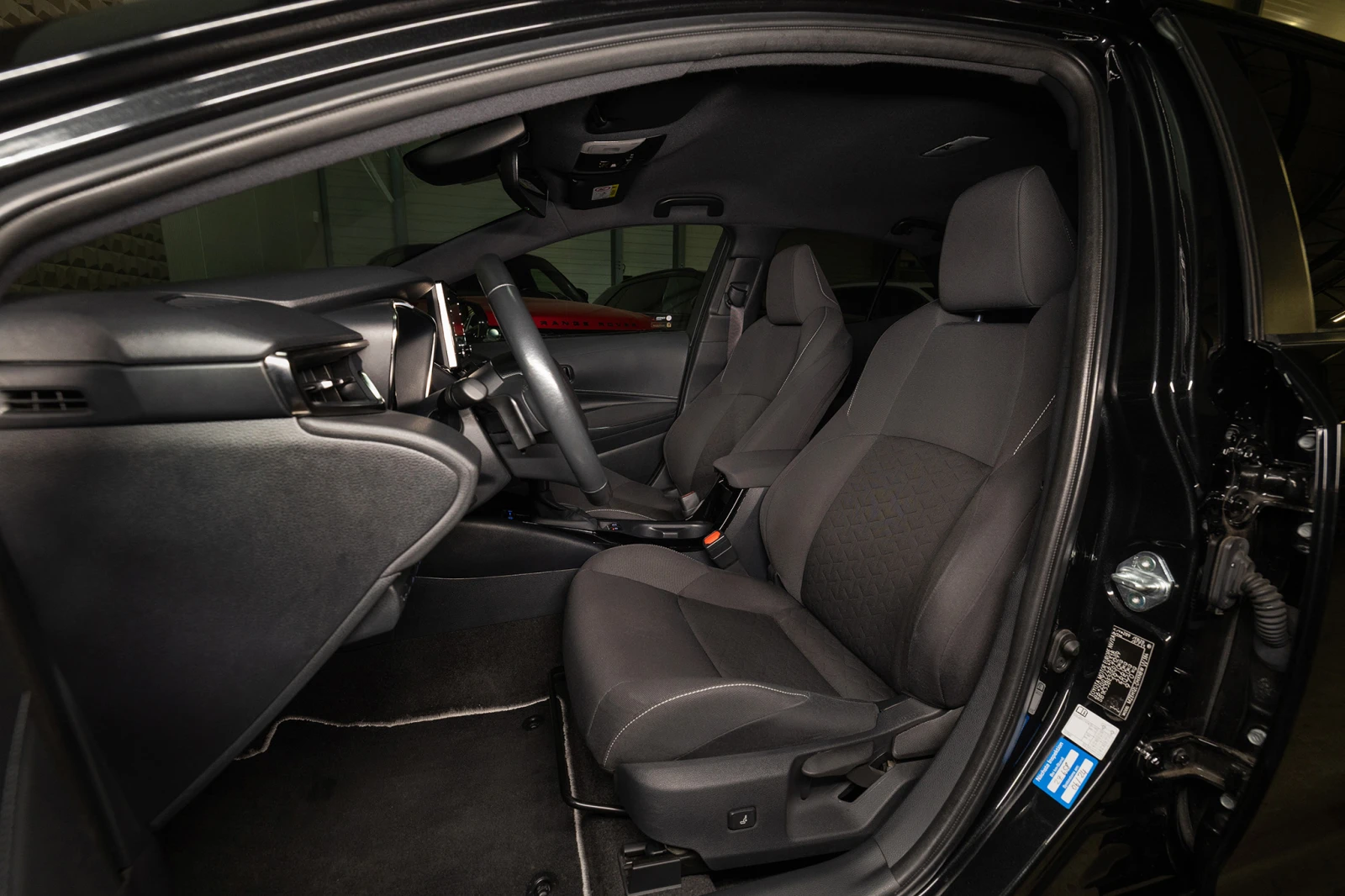 Toyota Corolla 2.0 Hybrid* TEAM DEUTSCHLAND* TOYOTA SAFETY SENSE, снимка 8 - Автомобили и джипове - 54131931