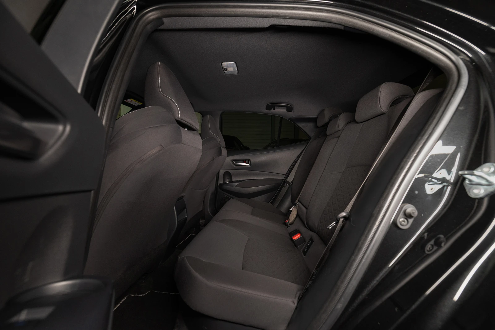 Toyota Corolla 2.0 Hybrid* TEAM DEUTSCHLAND* TOYOTA SAFETY SENSE, снимка 12 - Автомобили и джипове - 54131931