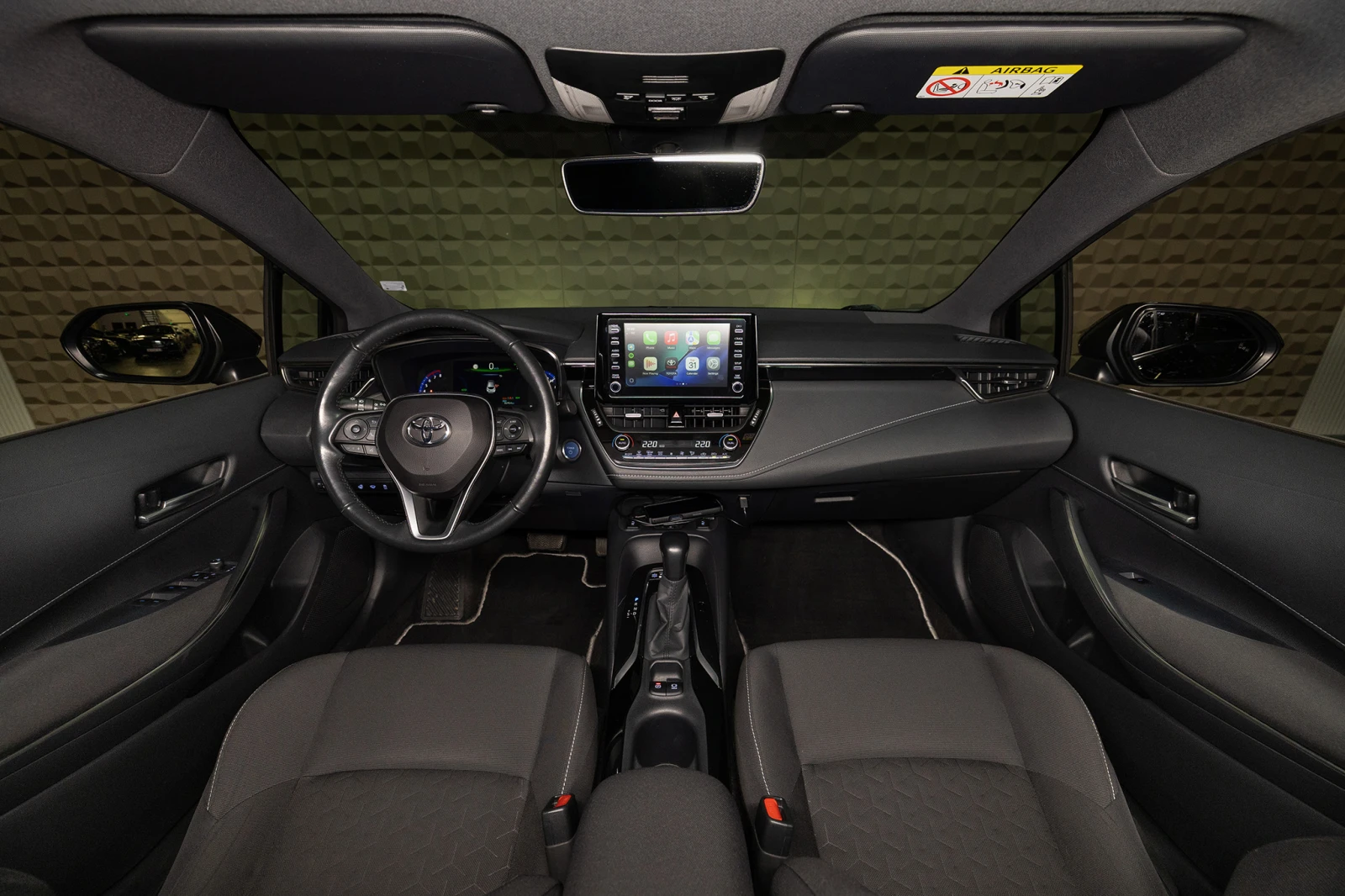 Toyota Corolla 2.0 Hybrid* TEAM DEUTSCHLAND* TOYOTA SAFETY SENSE, снимка 9 - Автомобили и джипове - 54131931