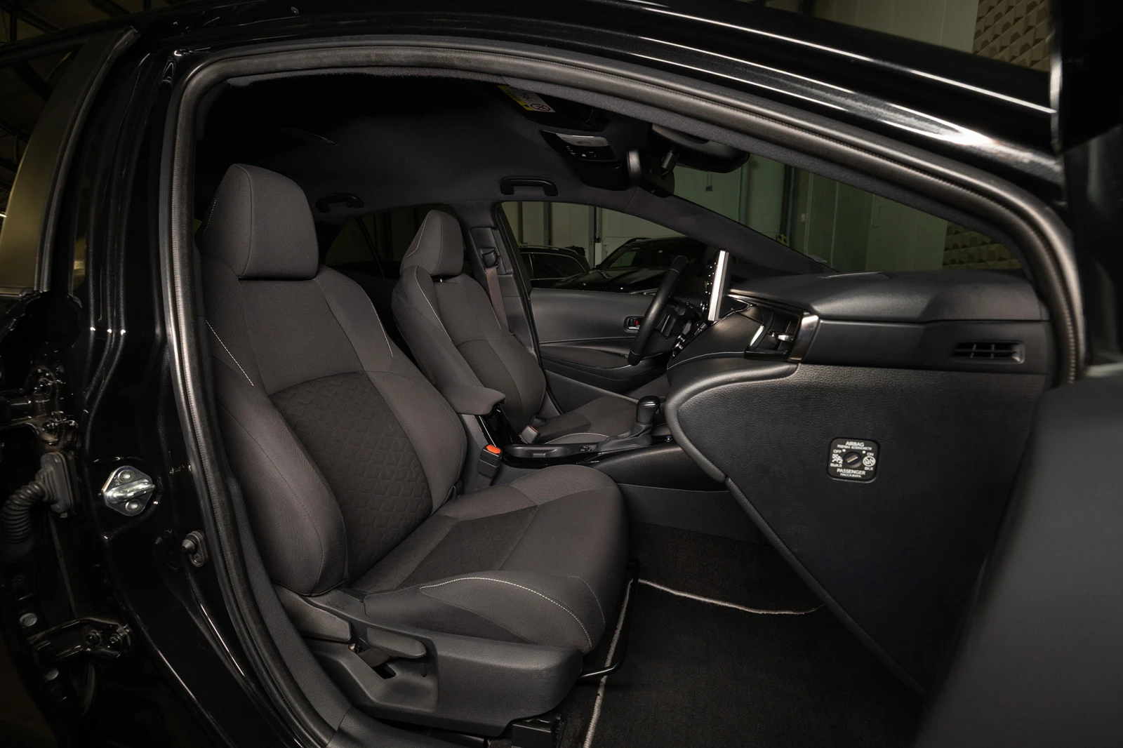 Toyota Corolla 2.0 Hybrid* TEAM DEUTSCHLAND* TOYOTA SAFETY SENSE, снимка 10 - Автомобили и джипове - 54131931