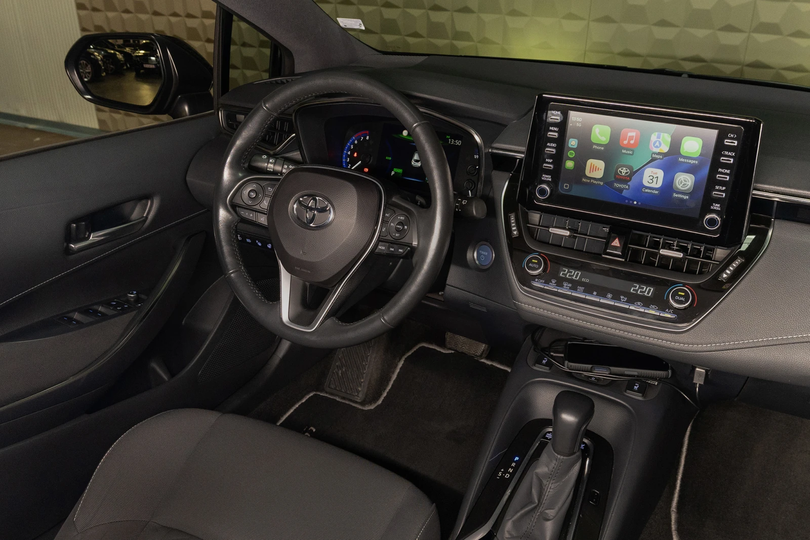 Toyota Corolla 2.0 Hybrid* TEAM DEUTSCHLAND* TOYOTA SAFETY SENSE, снимка 11 - Автомобили и джипове - 54131931