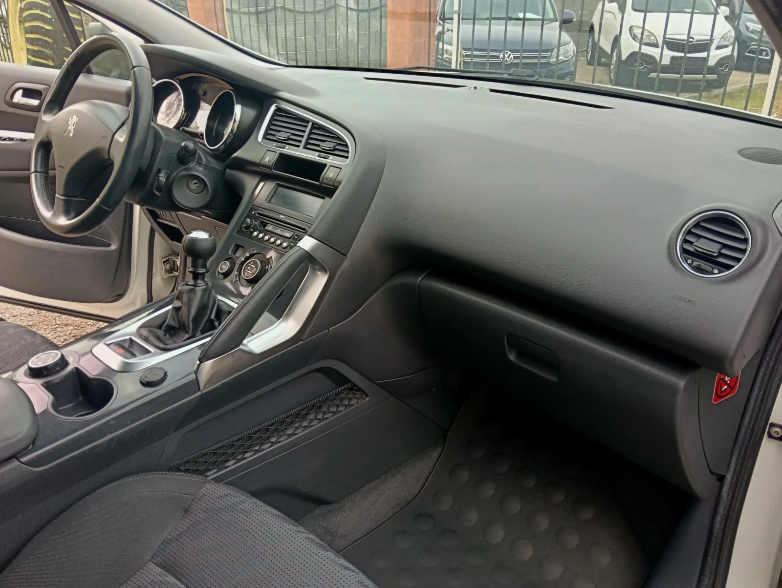 Peugeot 3008 1.6 HDI, снимка 11 - Автомобили и джипове - 54374416
