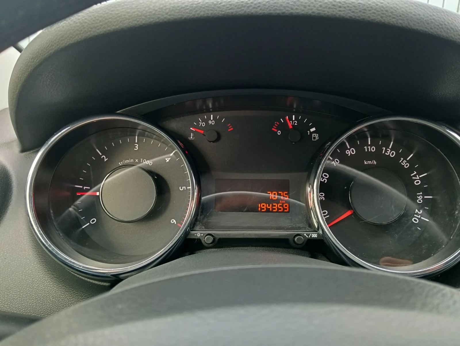 Peugeot 3008 1.6 HDI, снимка 14 - Автомобили и джипове - 54374416