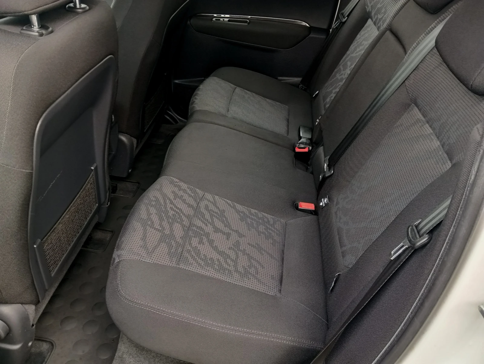 Peugeot 3008 1.6 HDI, снимка 7 - Автомобили и джипове - 54374416
