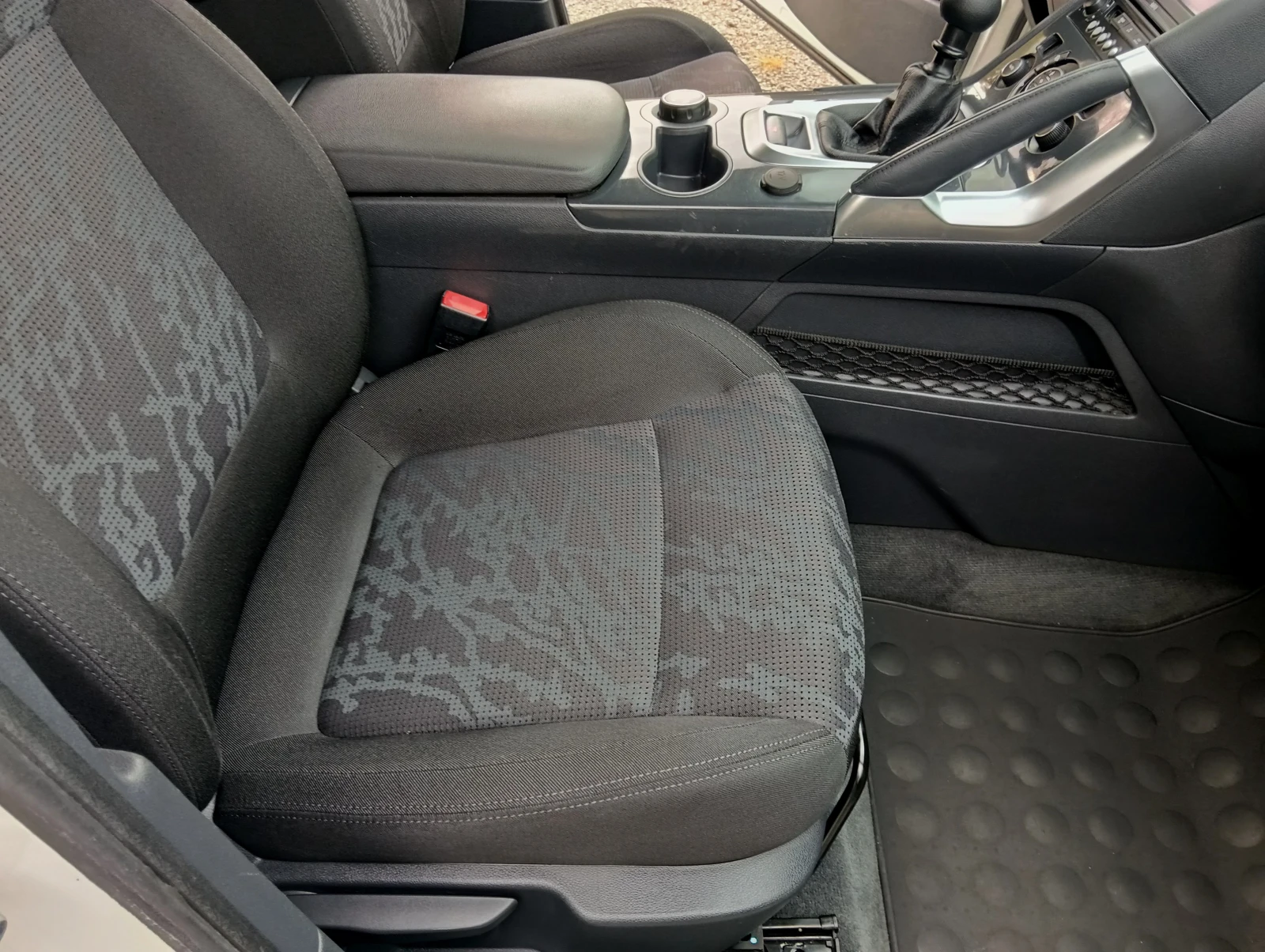 Peugeot 3008 1.6 HDI, снимка 10 - Автомобили и джипове - 54374416
