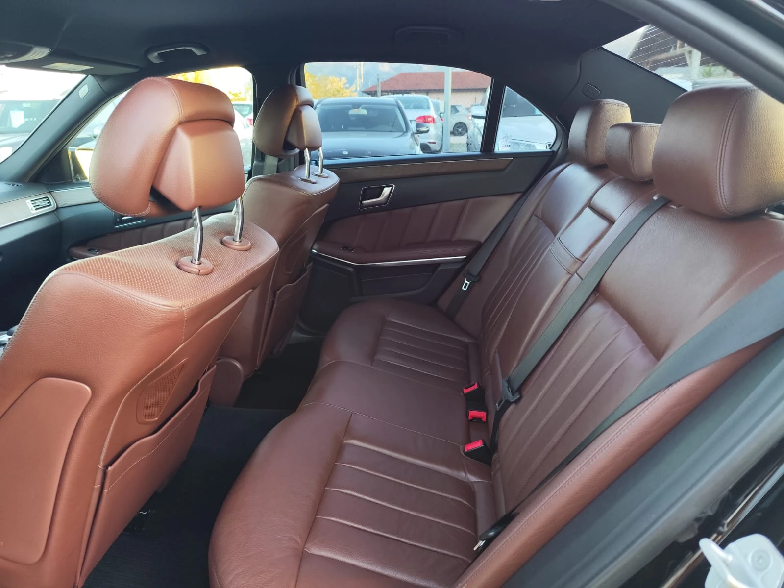Mercedes-Benz E 350 E 350 4MATIC, снимка 14 - Автомобили и джипове - 54421095