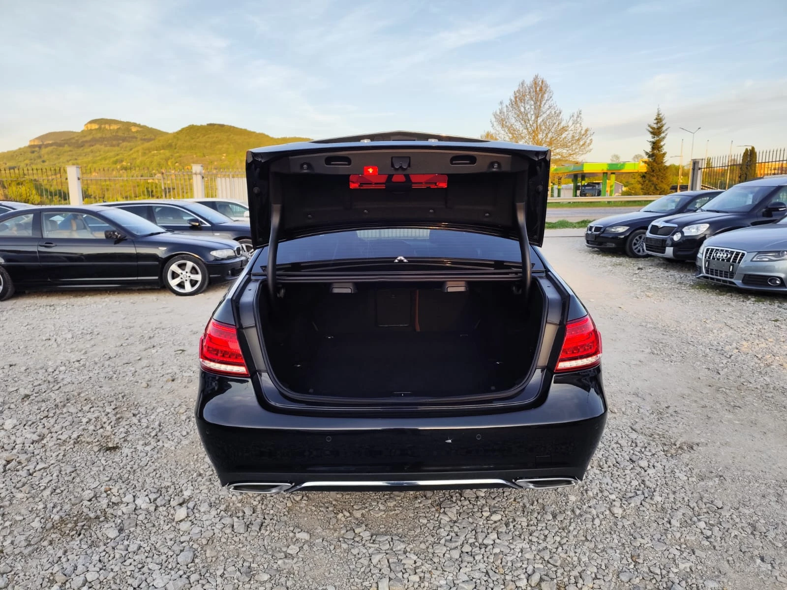Mercedes-Benz E 350 E 350 4MATIC, снимка 7 - Автомобили и джипове - 54421095