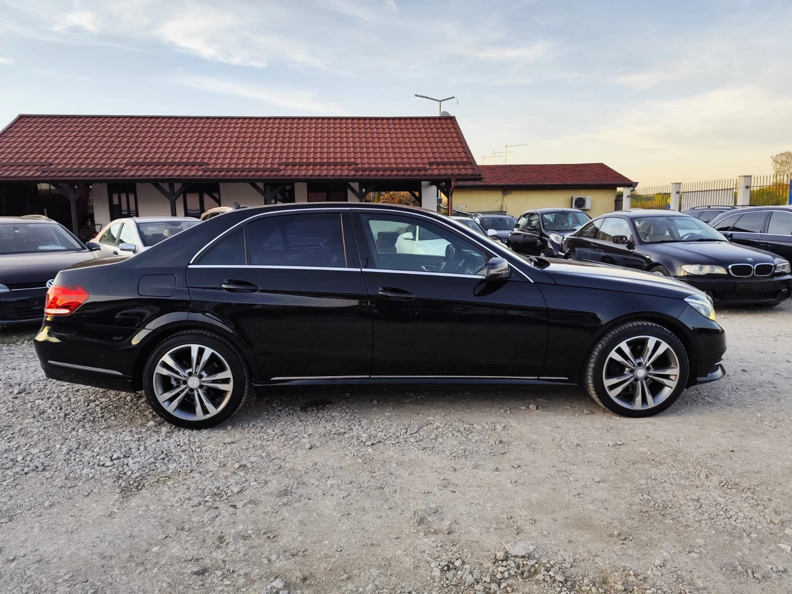 Mercedes-Benz E 350 E 350 4MATIC, снимка 4 - Автомобили и джипове - 54421095