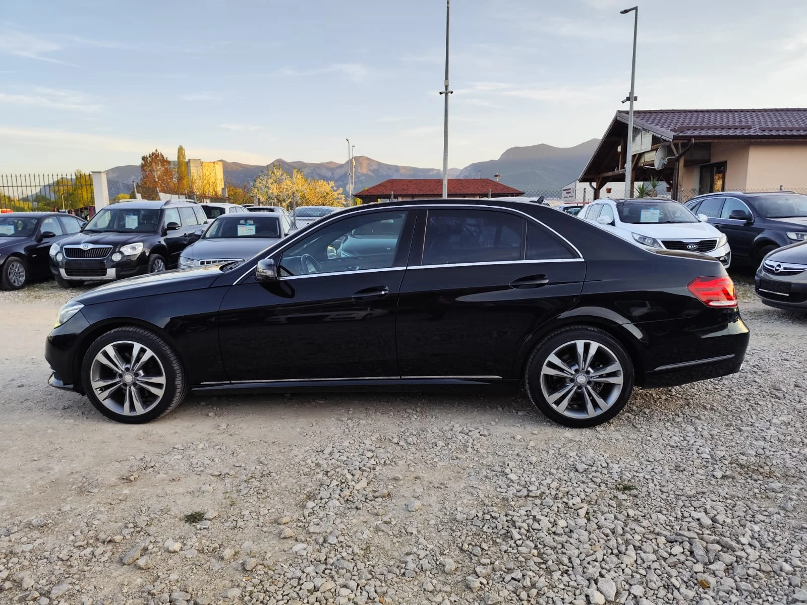 Mercedes-Benz E 350 E 350 4MATIC, снимка 9 - Автомобили и джипове - 54421095