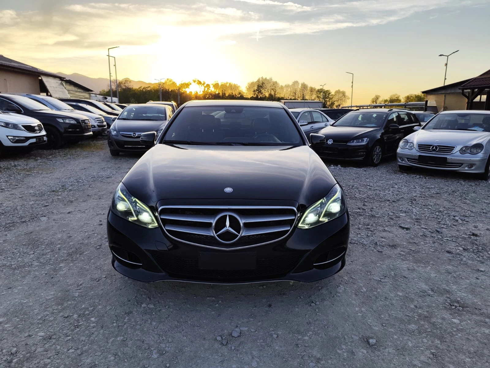 Mercedes-Benz E 350 E 350 4MATIC, снимка 2 - Автомобили и джипове - 54421095