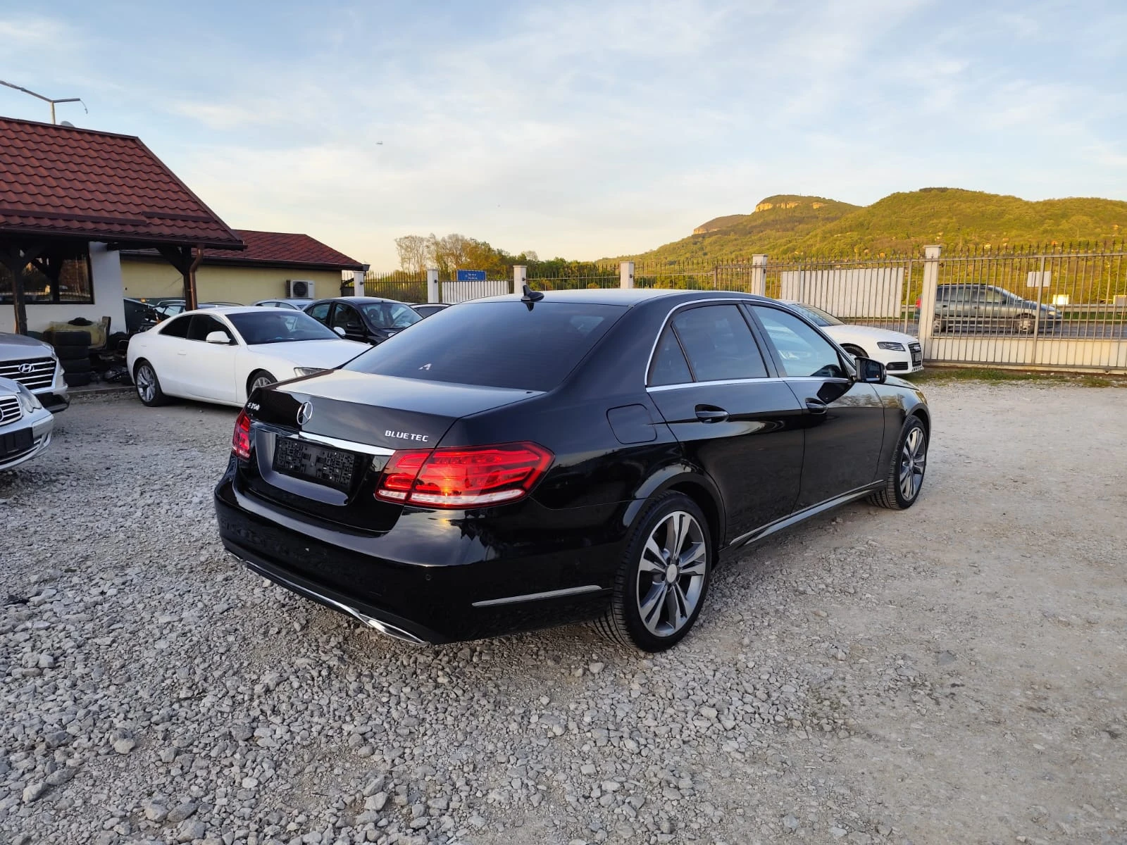 Mercedes-Benz E 350 E 350 4MATIC, снимка 5 - Автомобили и джипове - 54421095