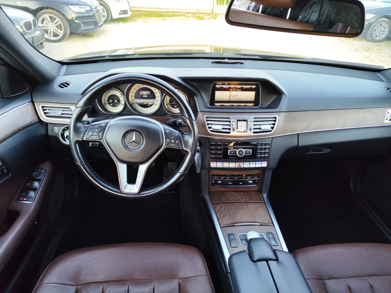 Mercedes-Benz E 350 E 350 4MATIC, снимка 10 - Автомобили и джипове - 54421095
