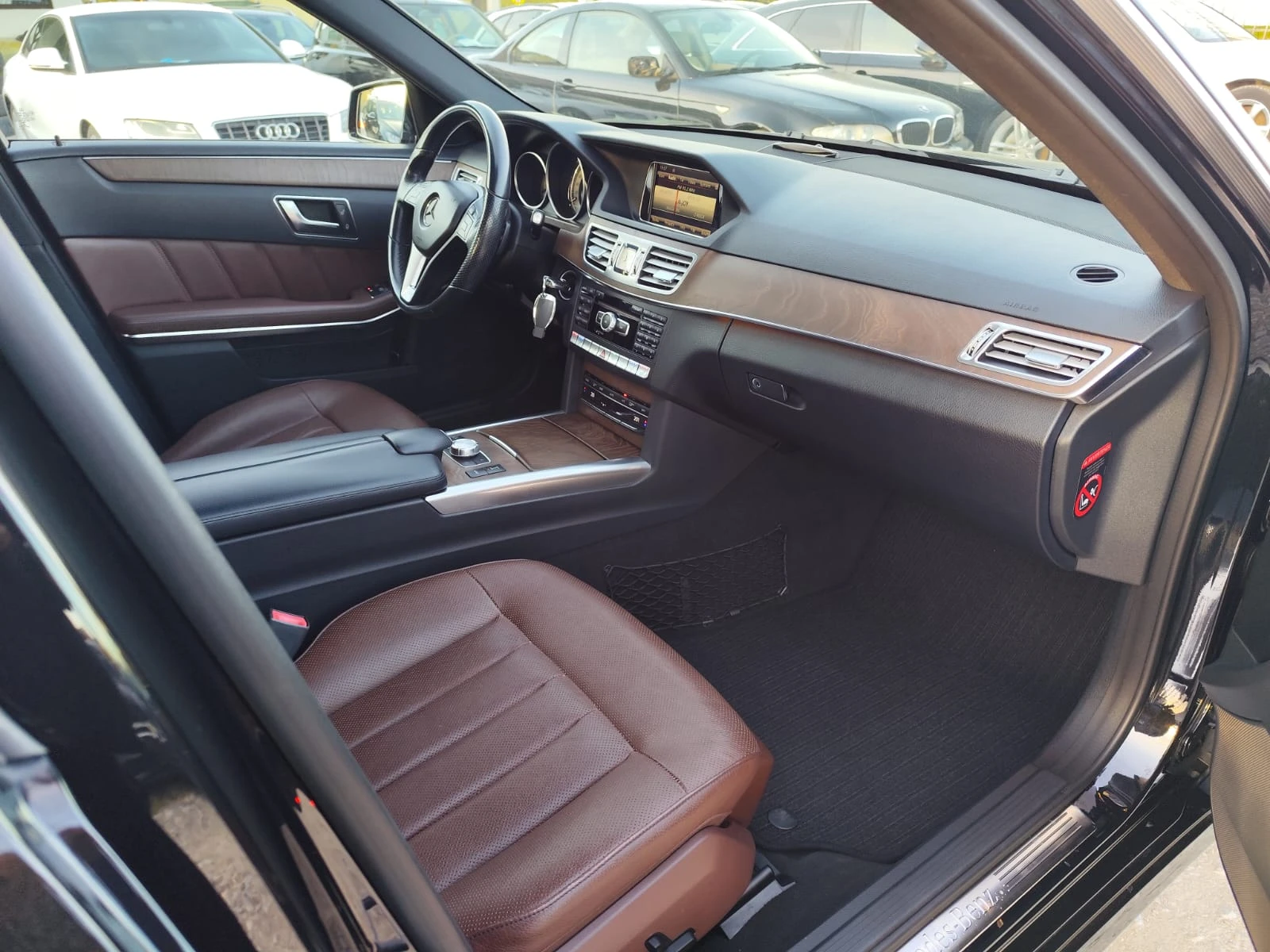 Mercedes-Benz E 350 E 350 4MATIC, снимка 12 - Автомобили и джипове - 54421095