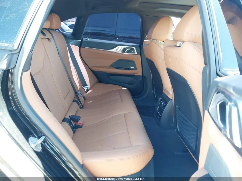 BMW i4 50* KEYLESS* AMBIENT* HARMAN* 360* СЛ.ЛЕНТИ, снимка 11 - Автомобили и джипове - 55008254
