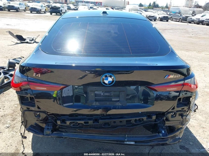 BMW i4 50* KEYLESS* AMBIENT* HARMAN* 360* СЛ.ЛЕНТИ, снимка 7 - Автомобили и джипове - 55008254