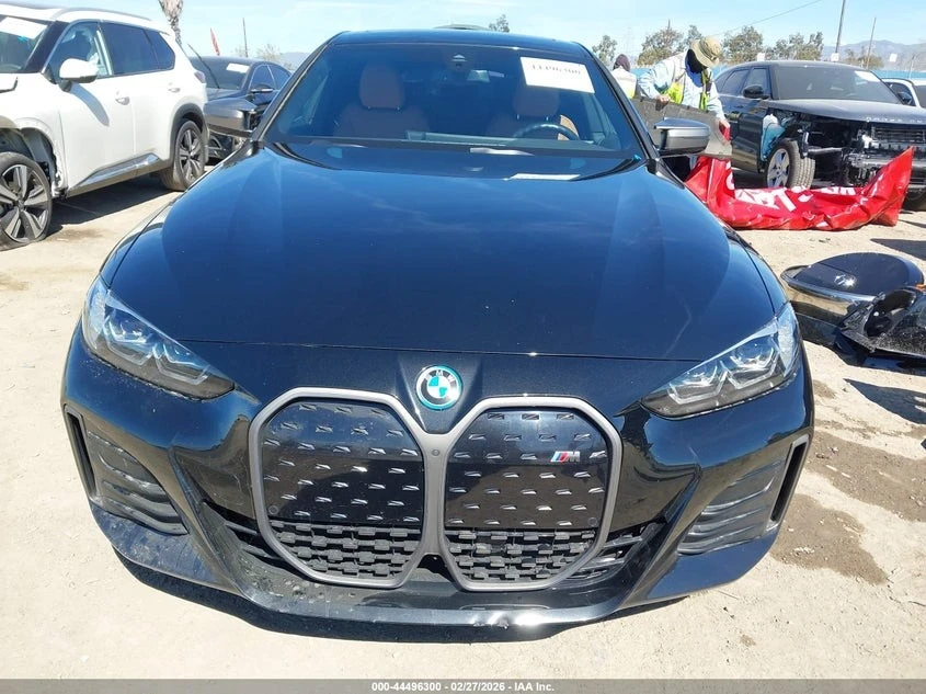 BMW i4 50* KEYLESS* AMBIENT* HARMAN* 360* СЛ.ЛЕНТИ, снимка 2 - Автомобили и джипове - 55008254