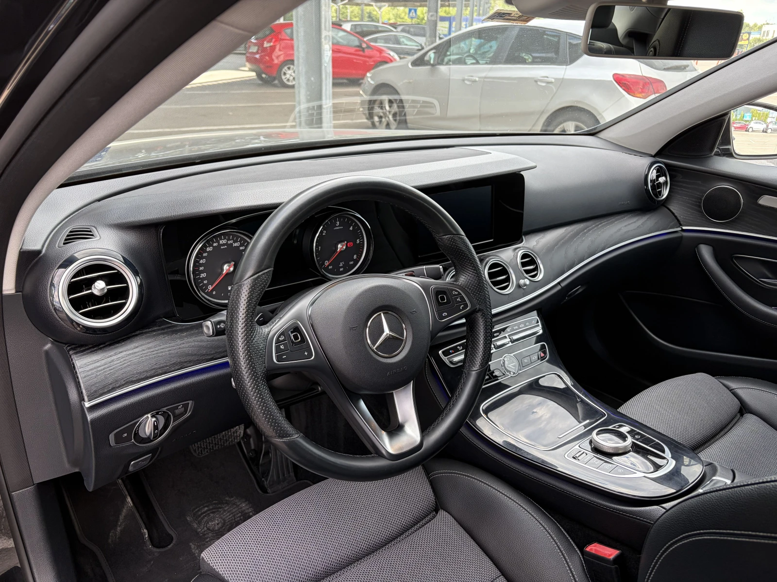 Mercedes-Benz E 220, снимка 5 - Автомобили и джипове - 55273681