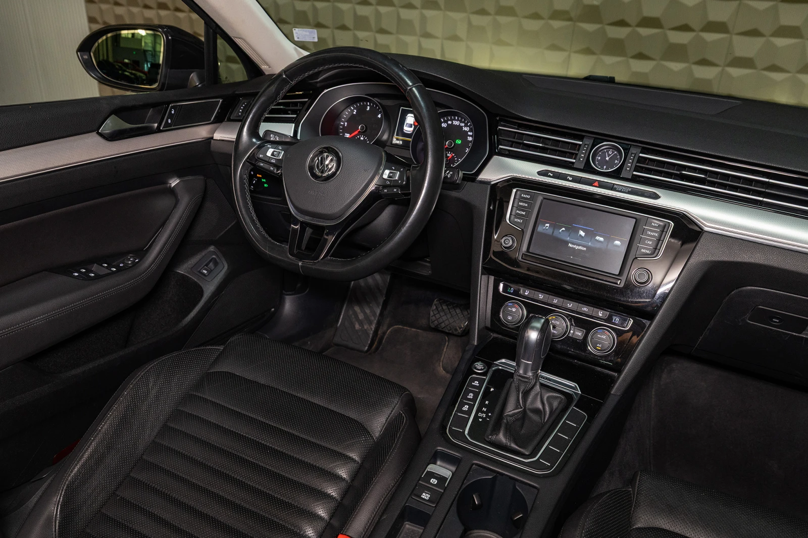 VW Passat | 2.0 BiTDI | 4Motion | , снимка 11 - Автомобили и джипове - 55386270