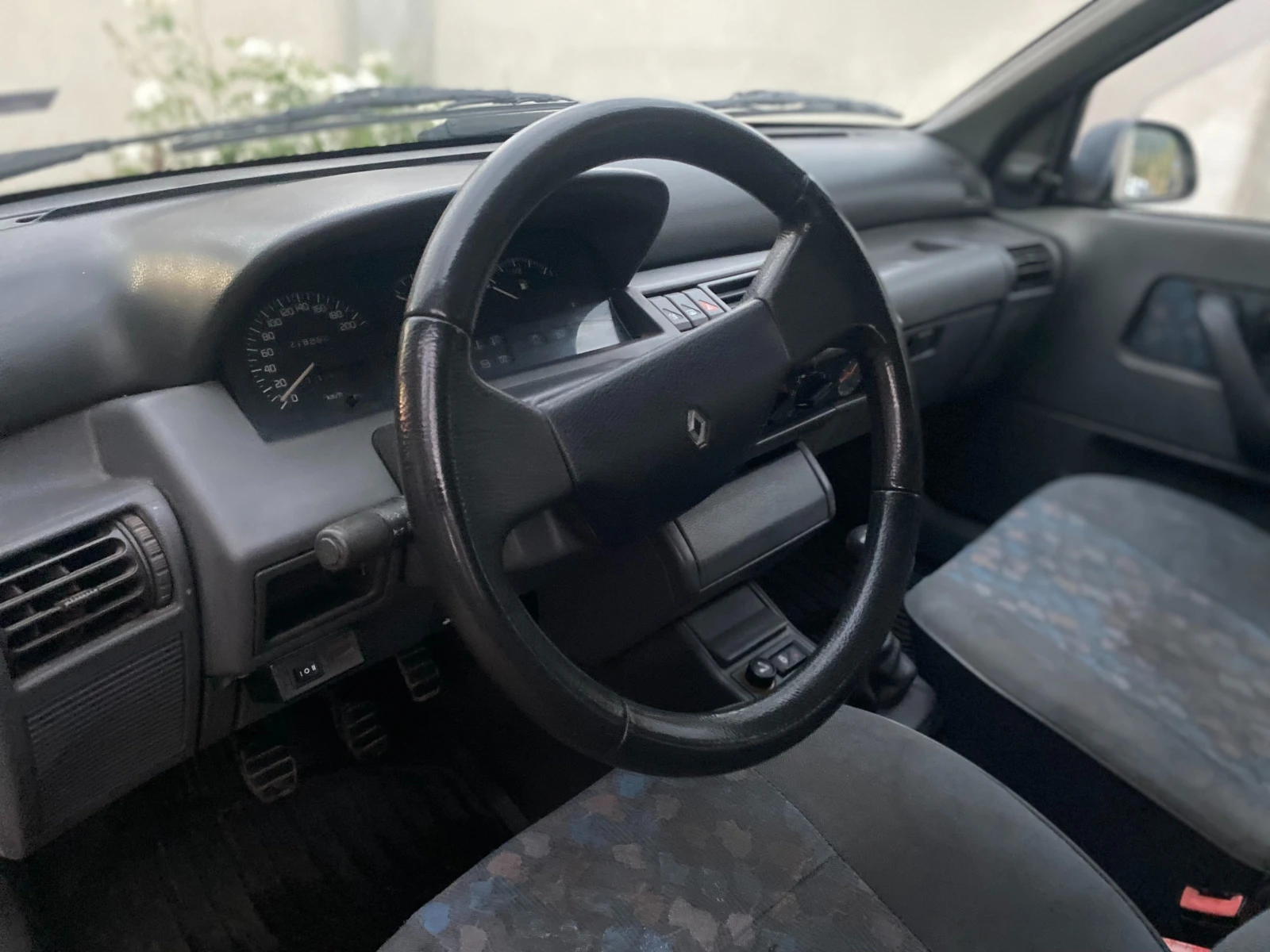 Renault Clio, снимка 2 - Автомобили и джипове - 55780519