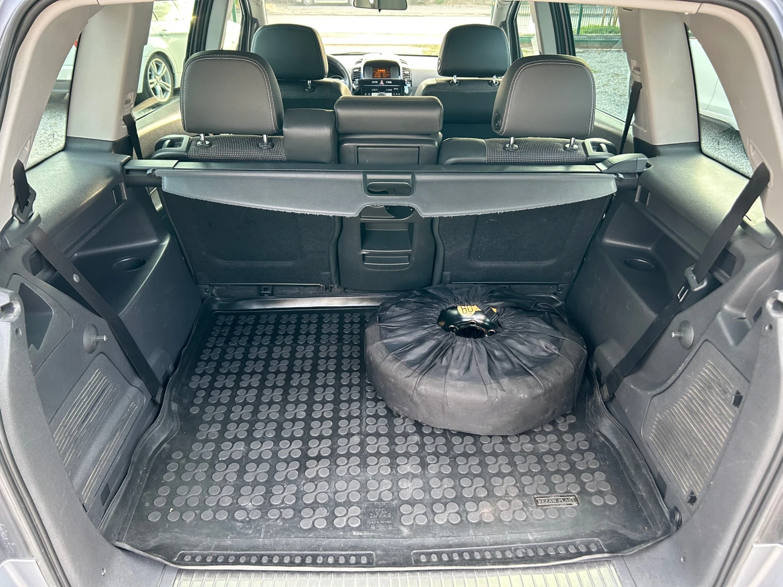 Opel Zafira 1.6 Бензин/Газ | 7 места | 2 ключа, снимка 14 - Автомобили и джипове - 55900250