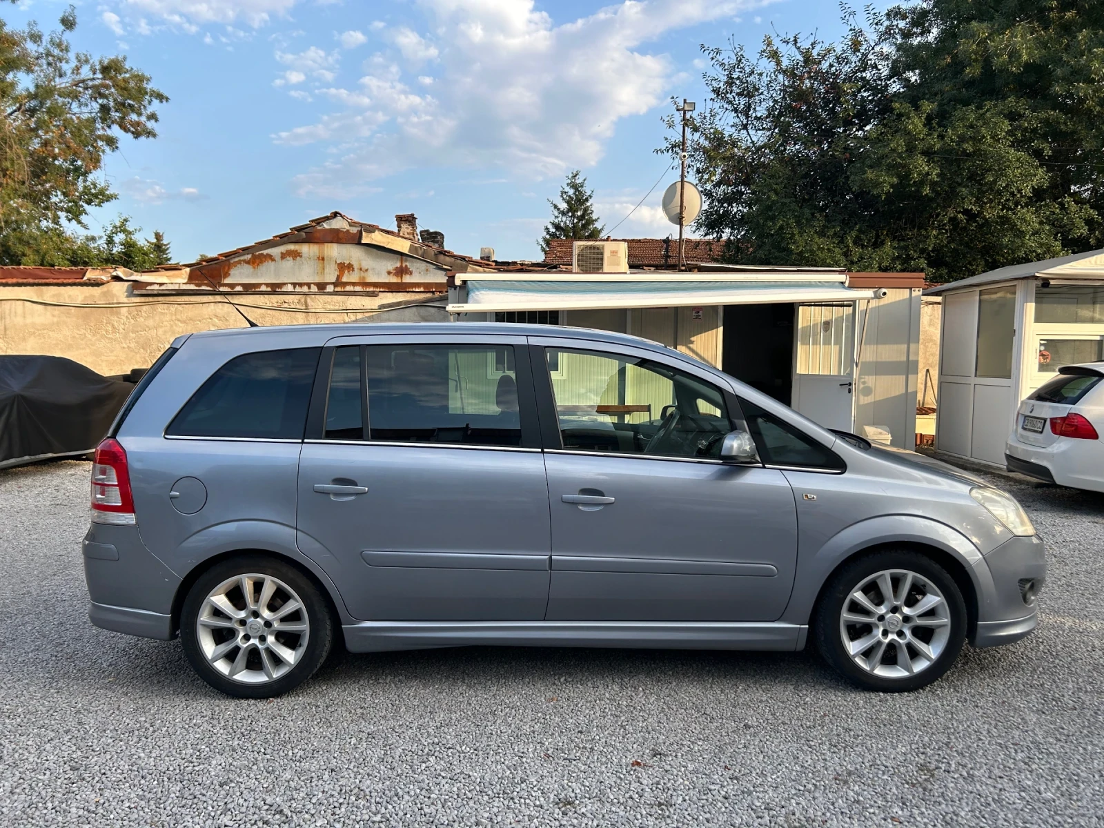Opel Zafira 1.6 Бензин/Газ | 7 места | 2 ключа, снимка 4 - Автомобили и джипове - 55900250
