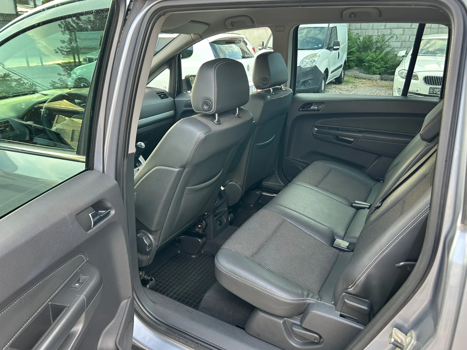 Opel Zafira 1.6 Бензин/Газ | 7 места | 2 ключа, снимка 10 - Автомобили и джипове - 55900250